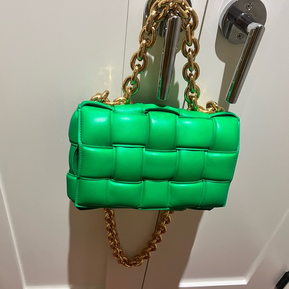 Medium Bottega Veneta Cassette Bag w chain Green